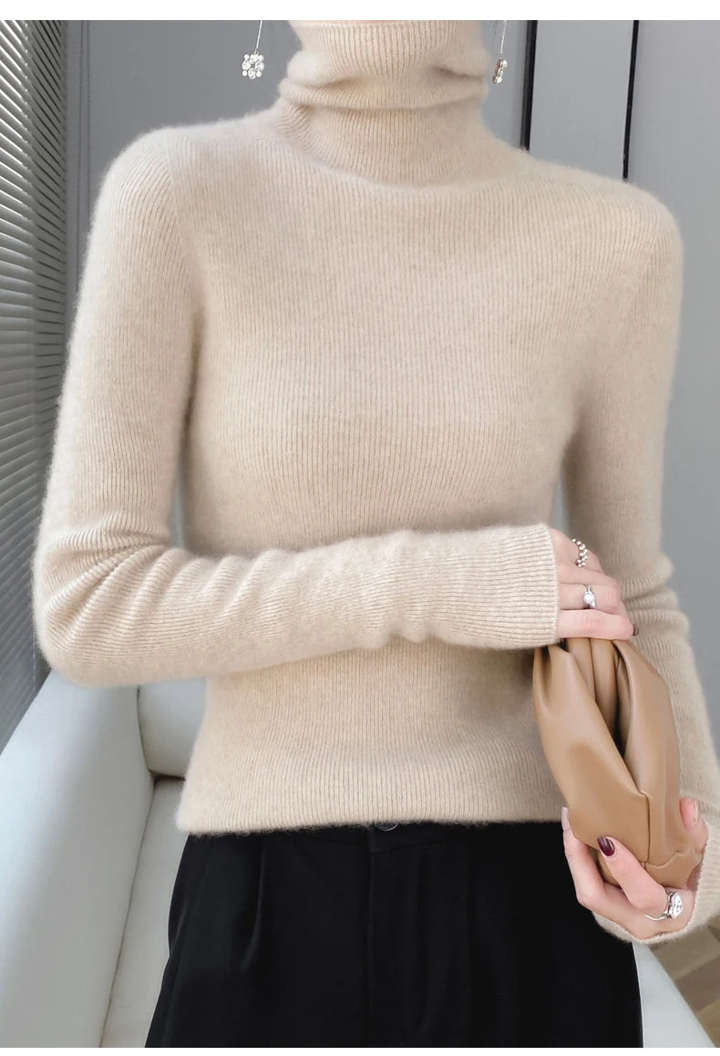 Woman wearing ivory white ribbed turtleneck sweater holding clutch