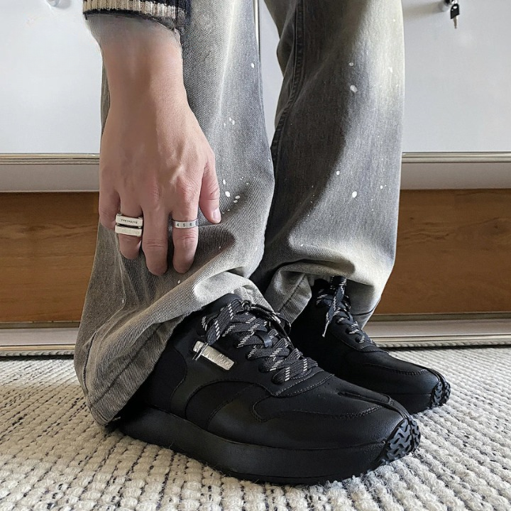 Henrick Tabi Sneakers