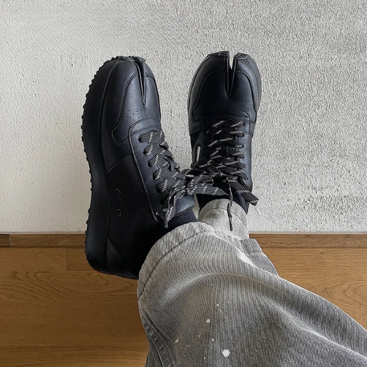 Henrick Tabi Sneakers